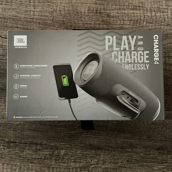 JBL Charge 4 Wireless Bluetooth Speaker - Picture 3 of 6